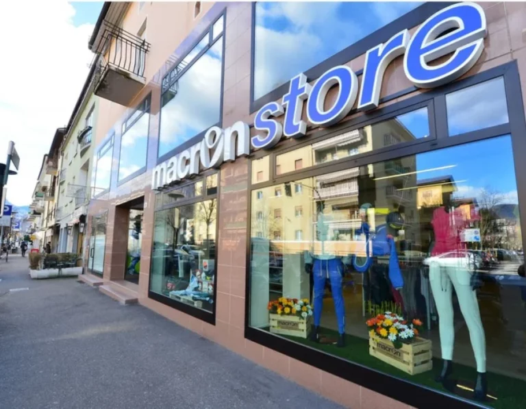 progetto macron store 2010 092d9ab7